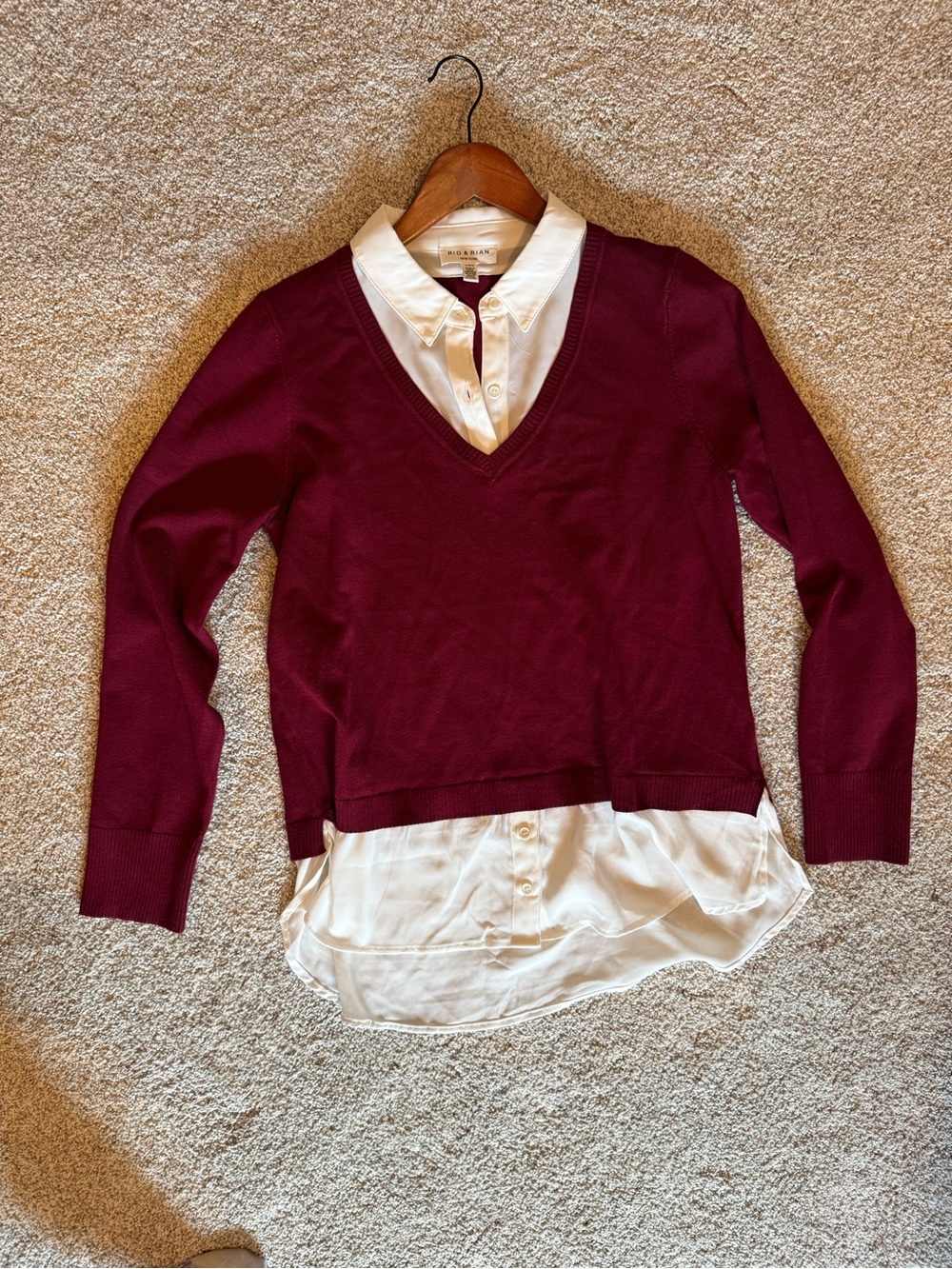 Rio & Rian Collared V-Neck Sweater Burgundy & White Large - Picture 2 of 4